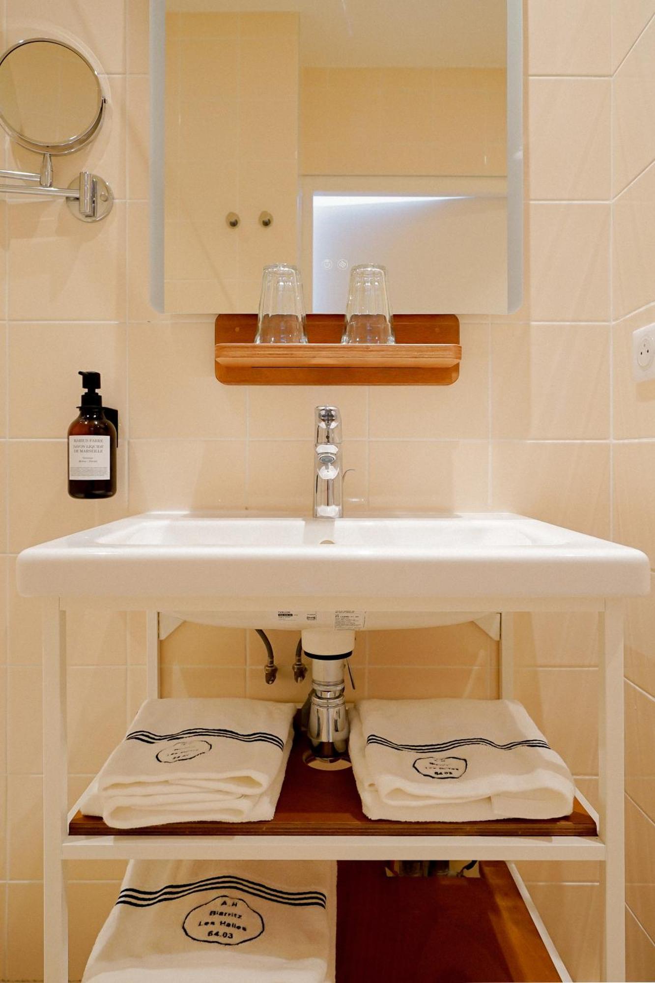Alfred Hotels Les Halles Biarritz Exterior photo