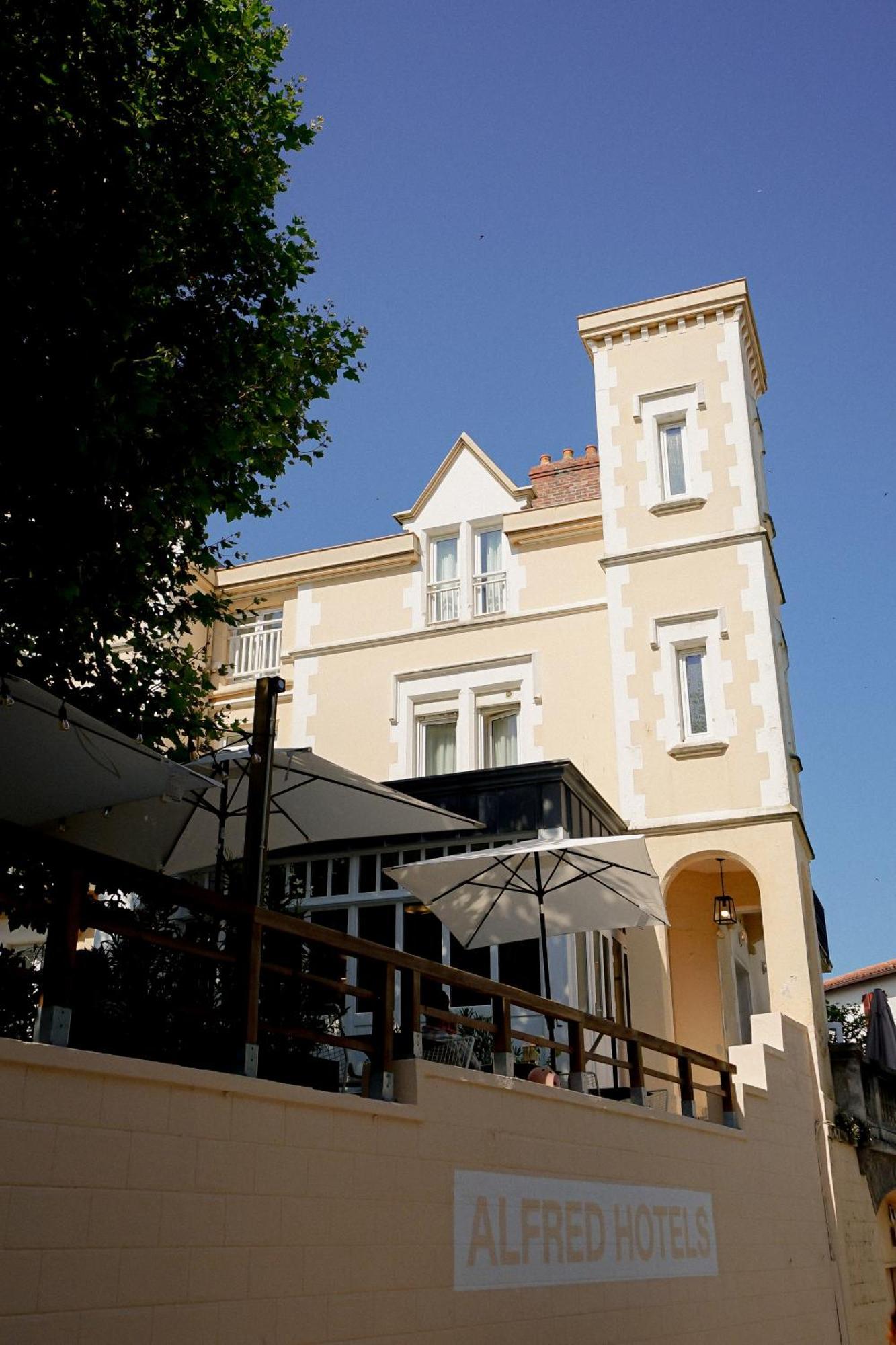 Alfred Hotels Les Halles Biarritz Exterior photo